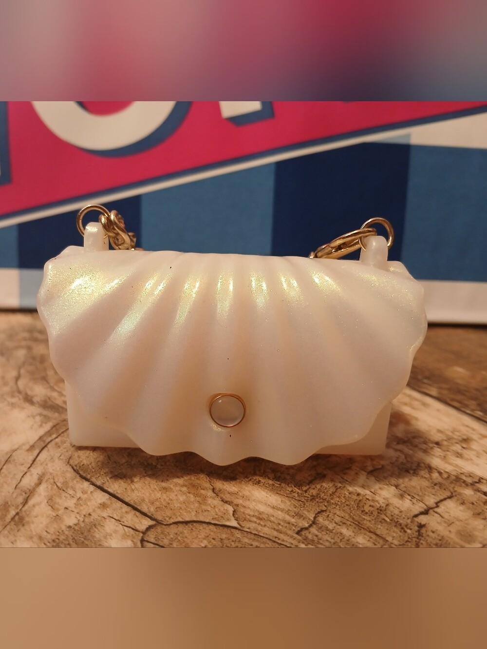 Elegant Pearl White Shell Clutch Bag with Gold Chain Pocketbac